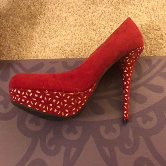 Red 6 inch pumps! - Picture 5 of 5